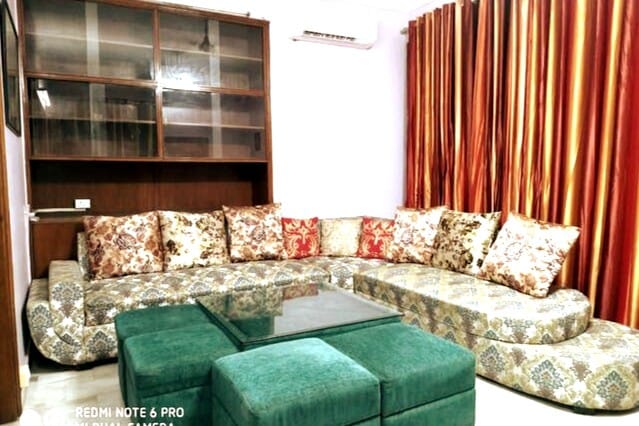 NOIDA♥1BHK♥2F♥TERRACE♥ PARKING♥LIVING ROOM♥WIFI♥TV