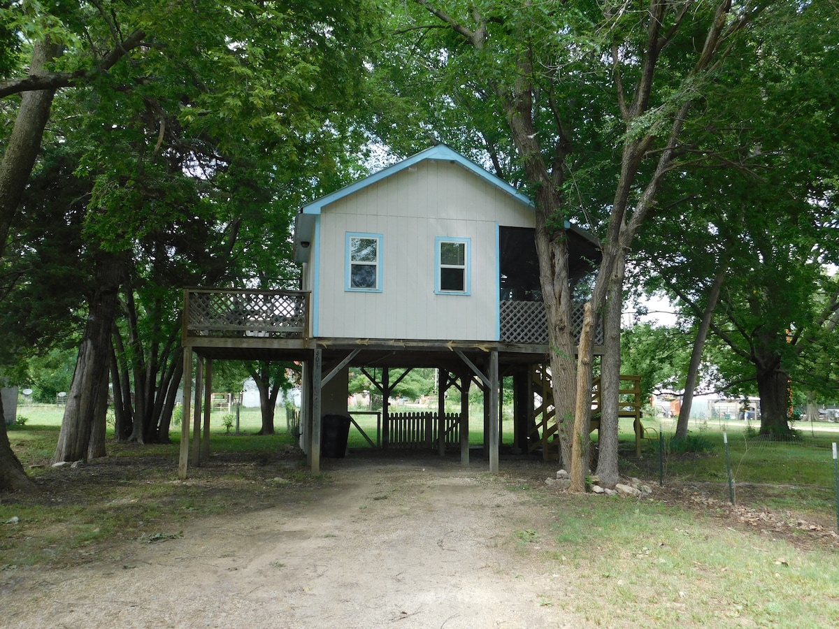 Elmdale Treehouse