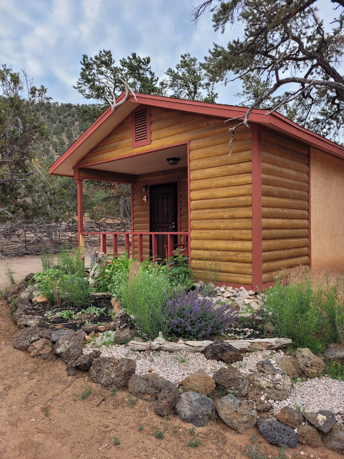 Great Scenery, and Location! Southwestern Cabin #4