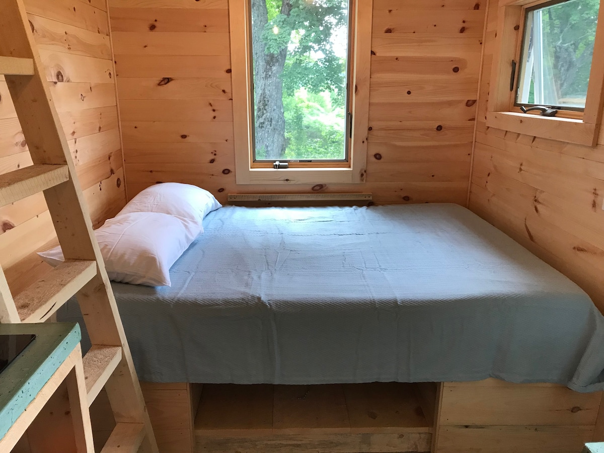 Farm Stay in Burke at Firefly Farm