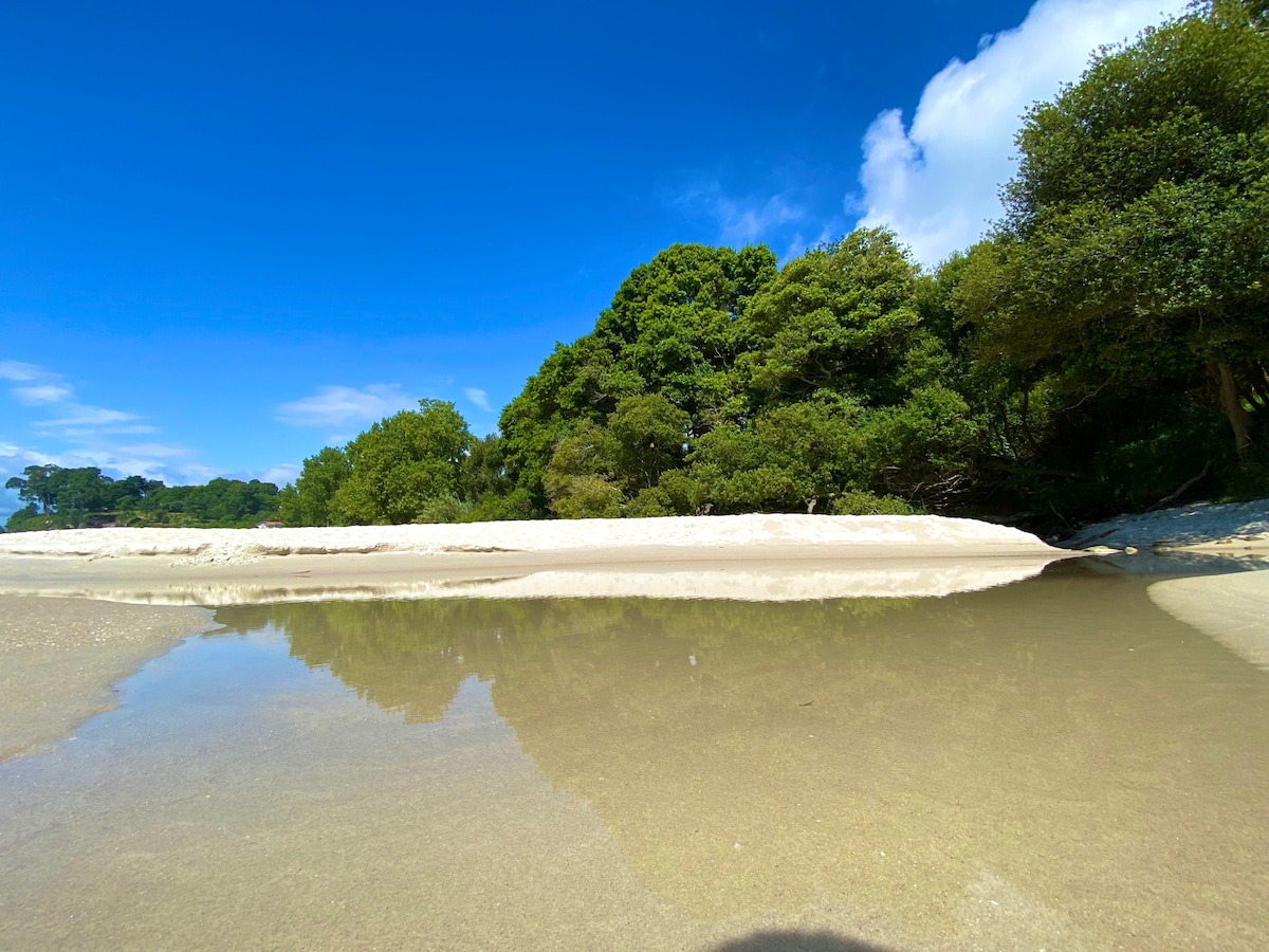 享受距离海滩50米的公寓