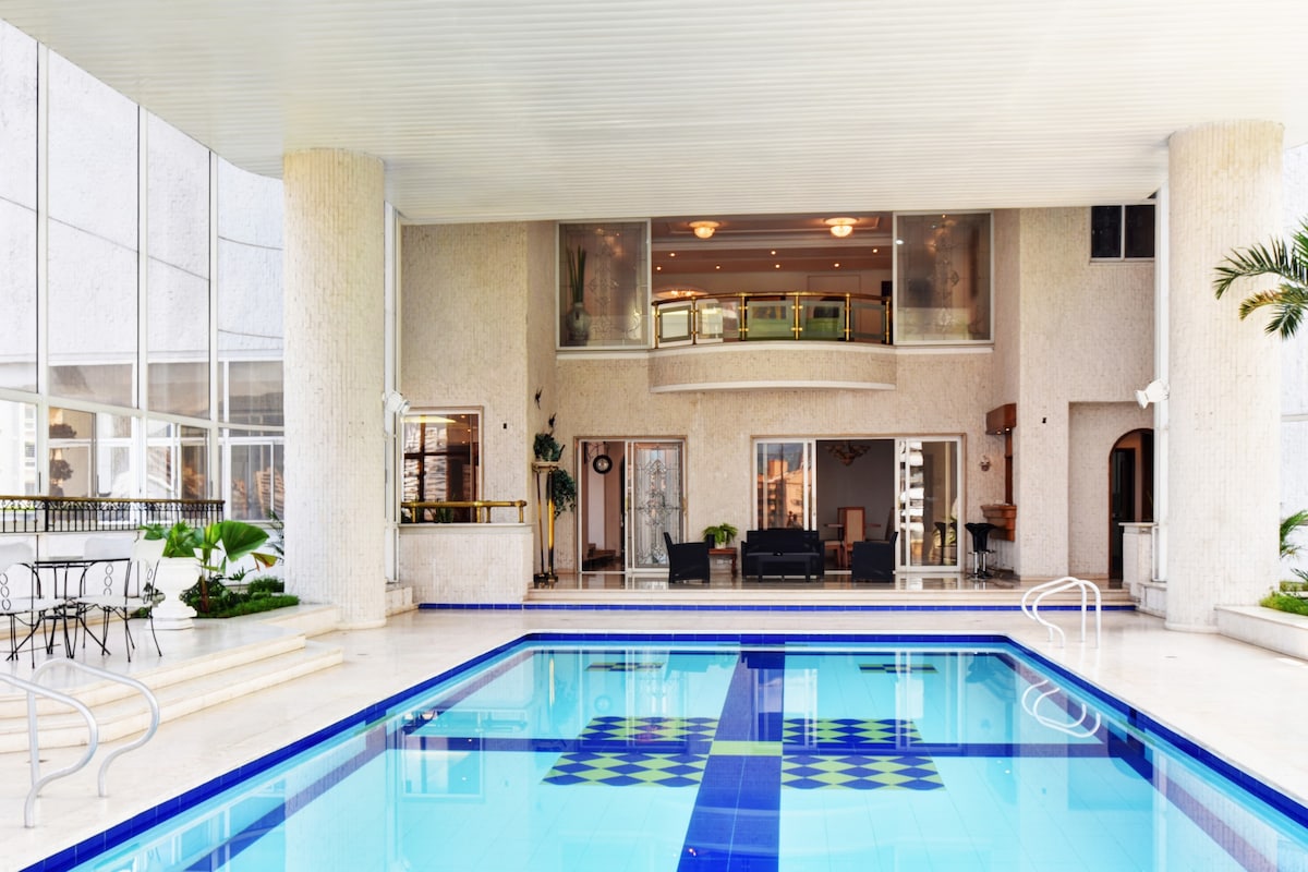 令人难以置信的麦德林宫，带私人游泳池和空调