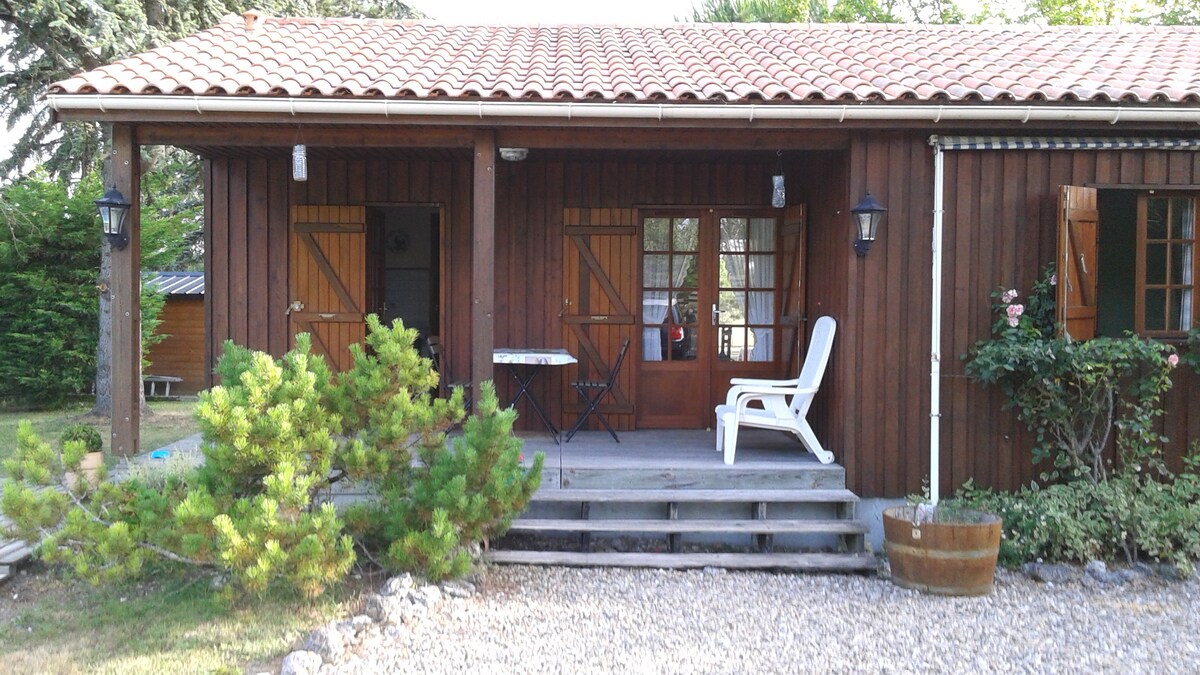 Chalet accueillant avec piscine hors sol