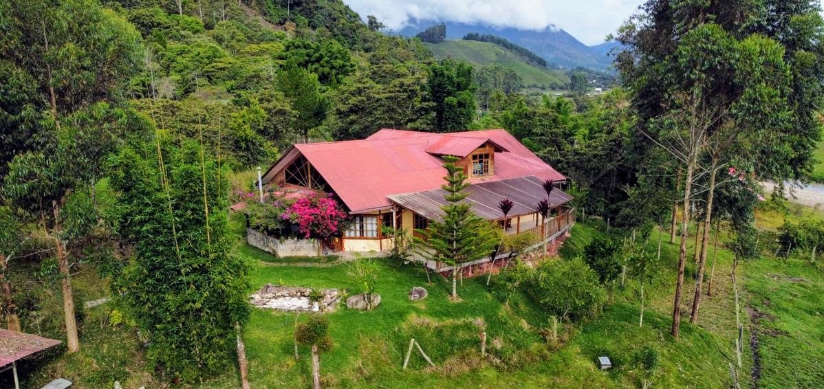 Comoda casa de campo con hermosa vista al valle