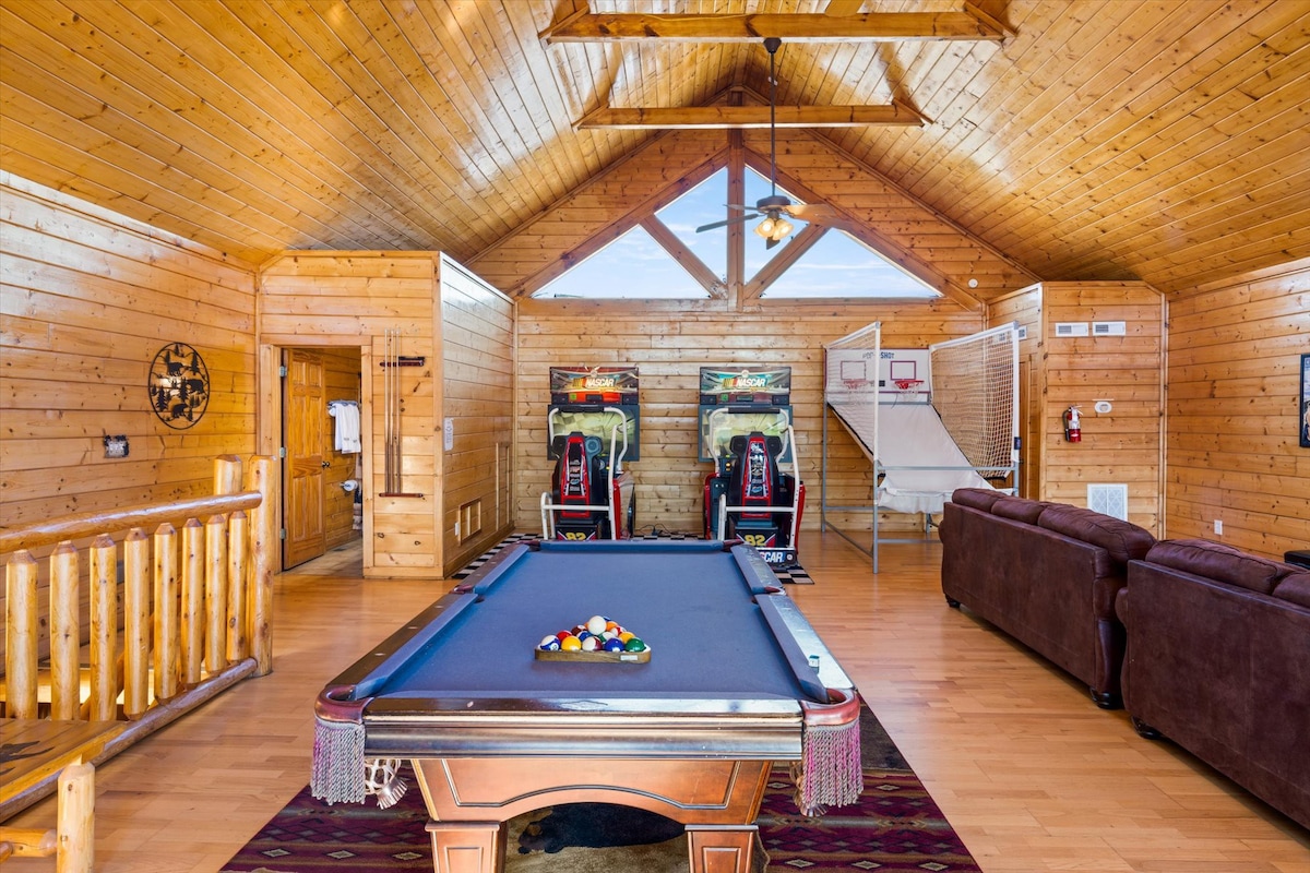 Luxe Cabin*Mountain Views*Hot Tub*Game Room*Pets!