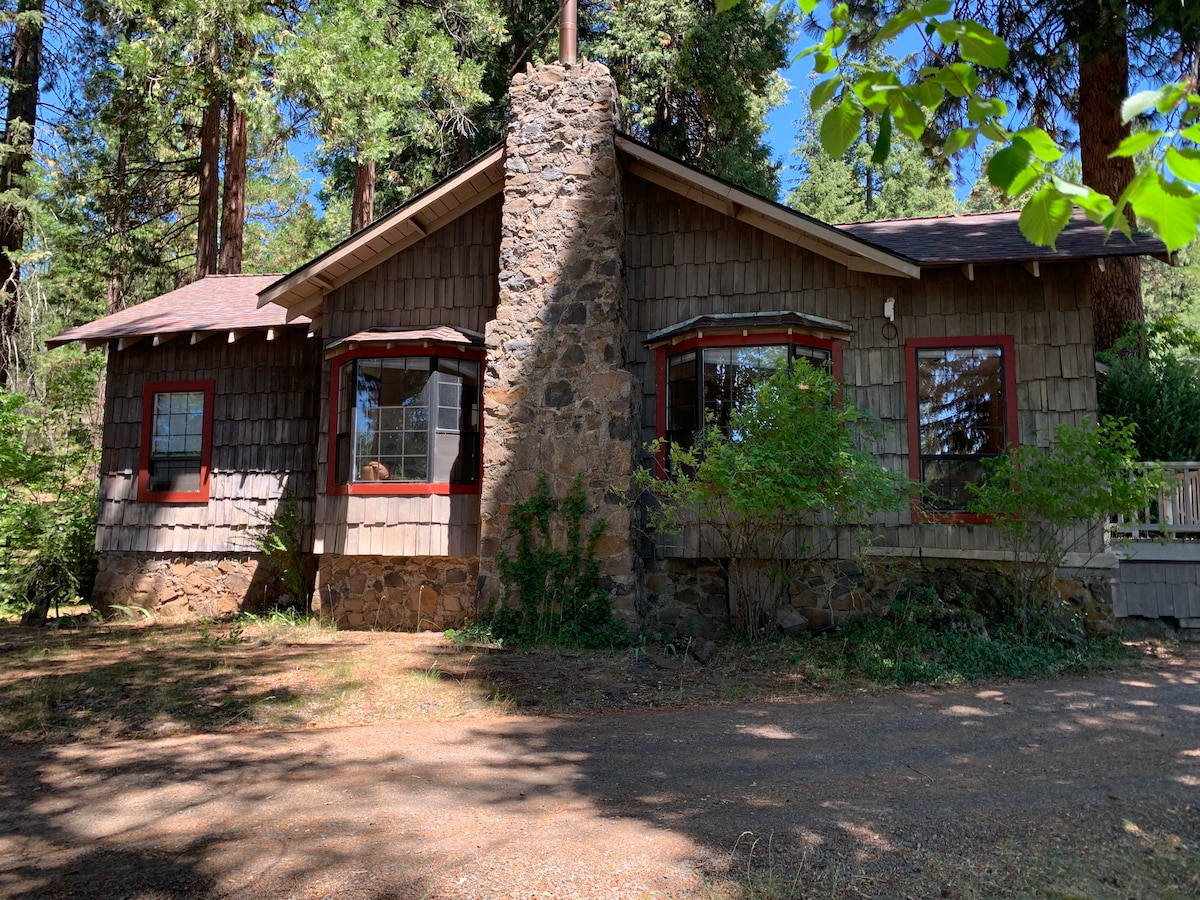 Cozy cabin, hike, swim, explore