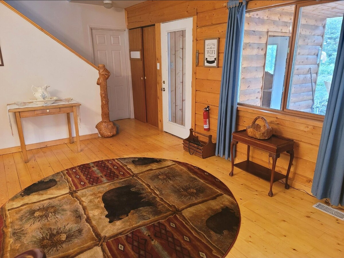 Rural Inn: Wrangell Mountain Homestead Room # 2