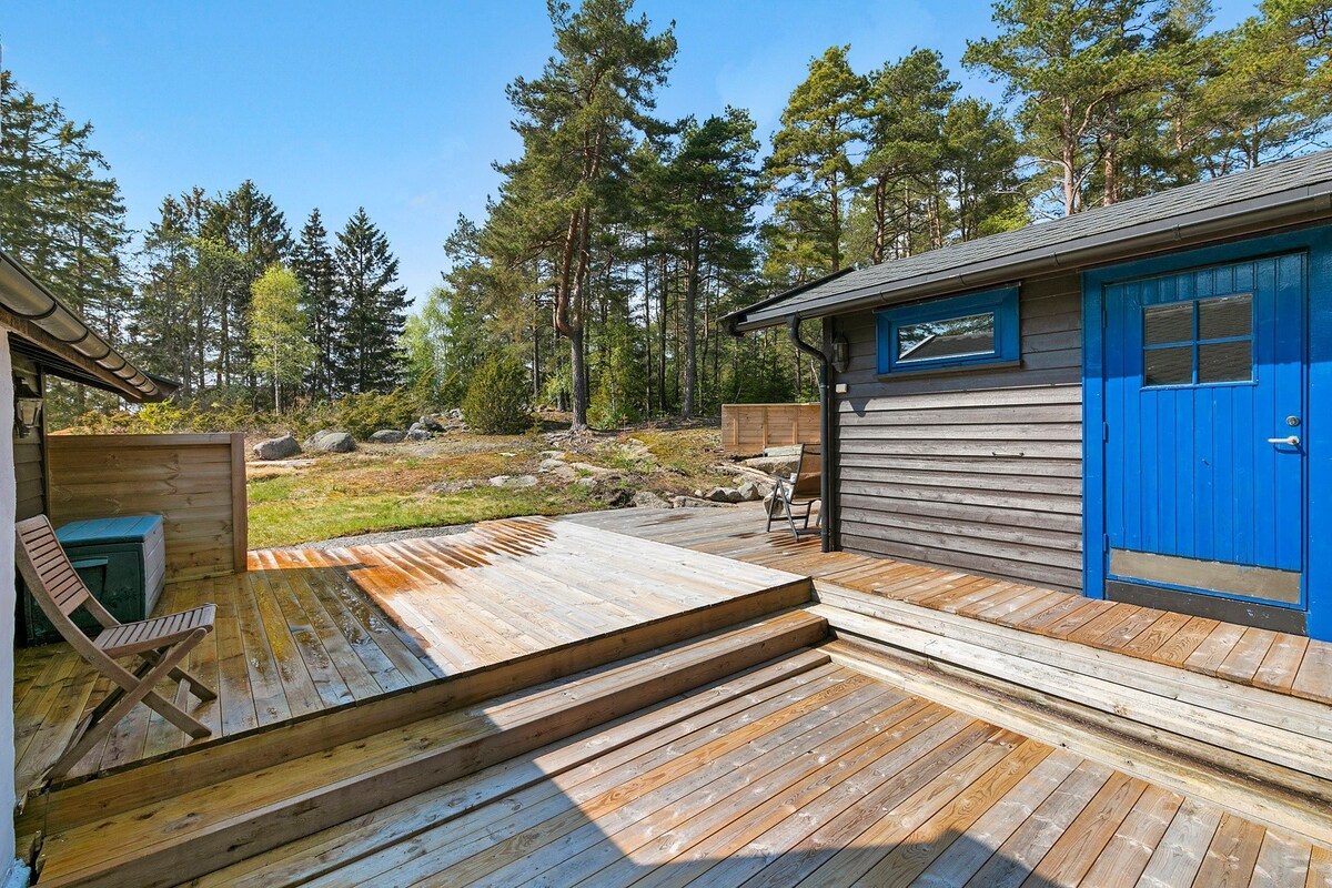 维克斯峡湾（ Viksfjord ）/拉尔维克（ Larvik ）湖畔乡村小屋，设有6间卧室
