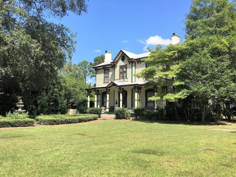 Enchanting Estate In the heart of Wilson!