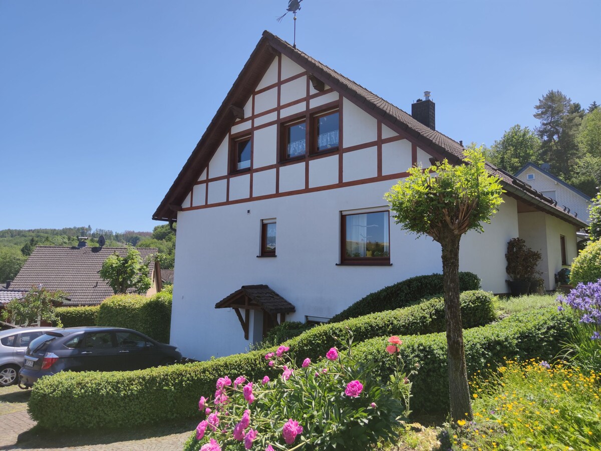 Schöne Ferienwohnung mit Terrasse in Wiehl