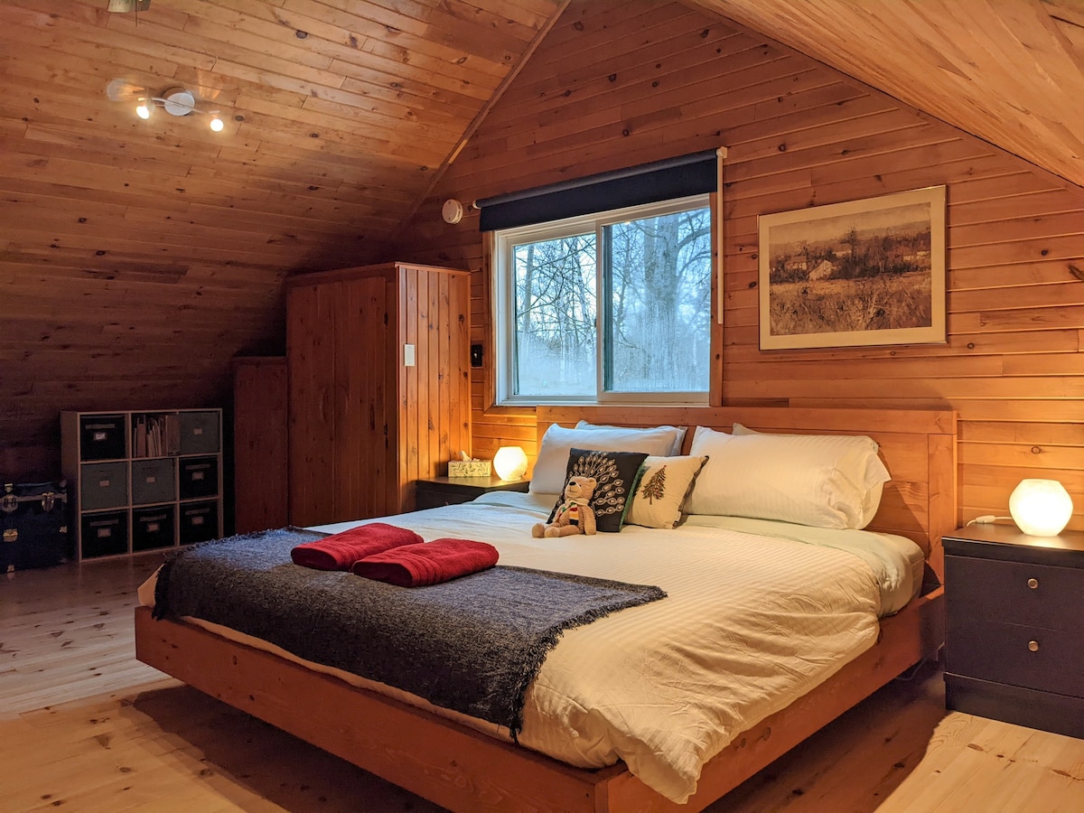 Lakeside Honey Bear Cottage in Val-des-Monts