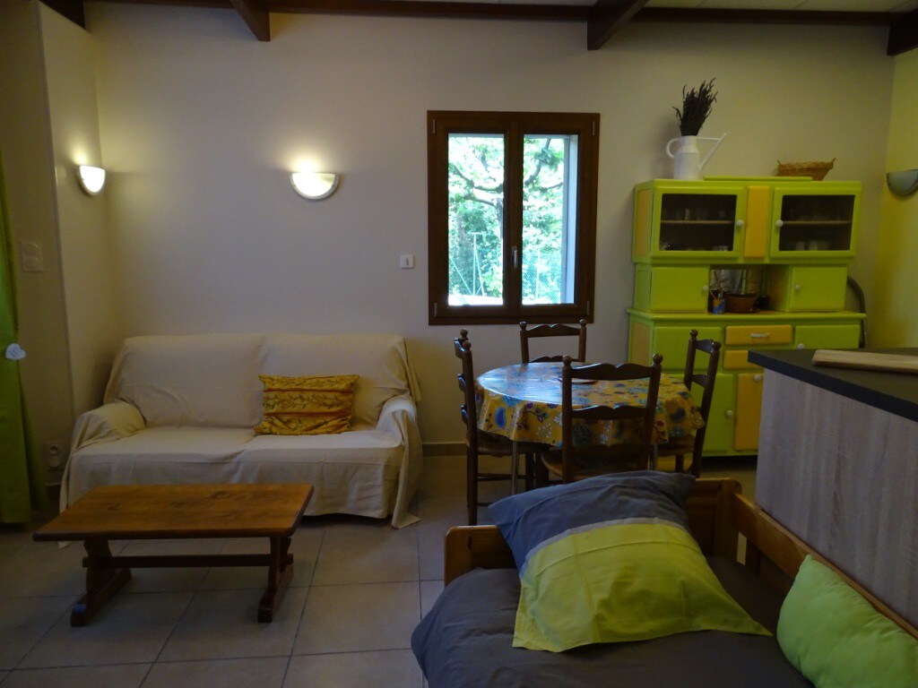 Appartement neuf avec jardin clos, parking ombragé