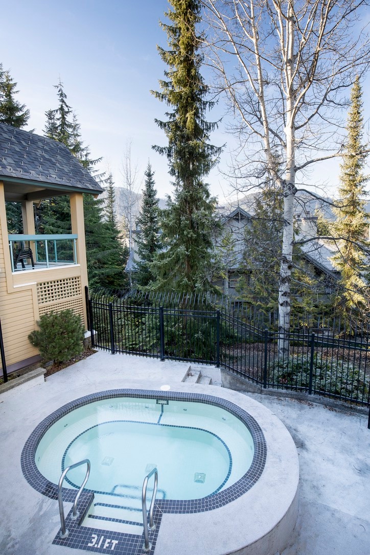 The Blackcomb Lookout -4BD/3BA Slopeside Lodge