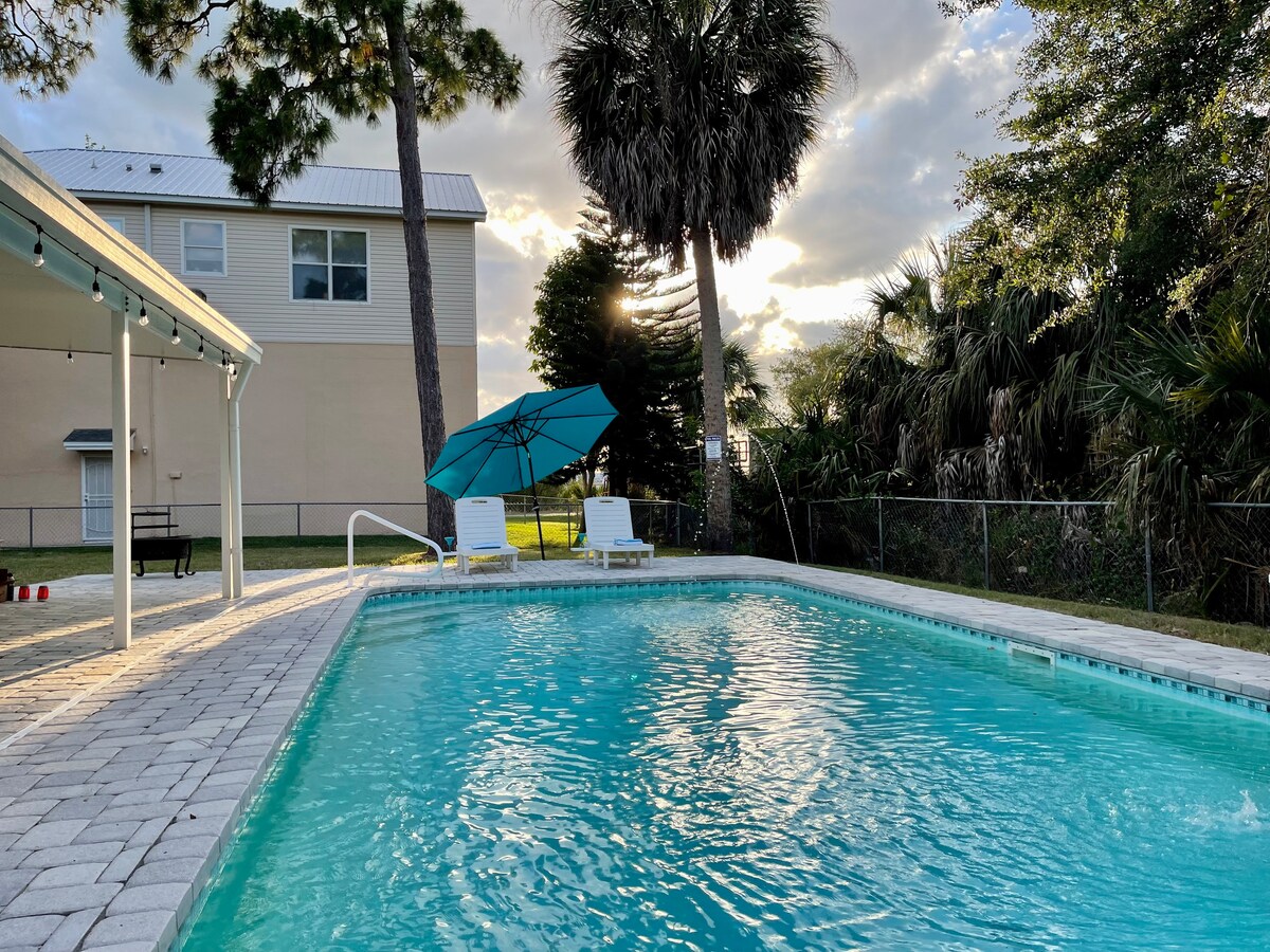 Weeki Wachee Holiday Getaway w/Saltwater Pool