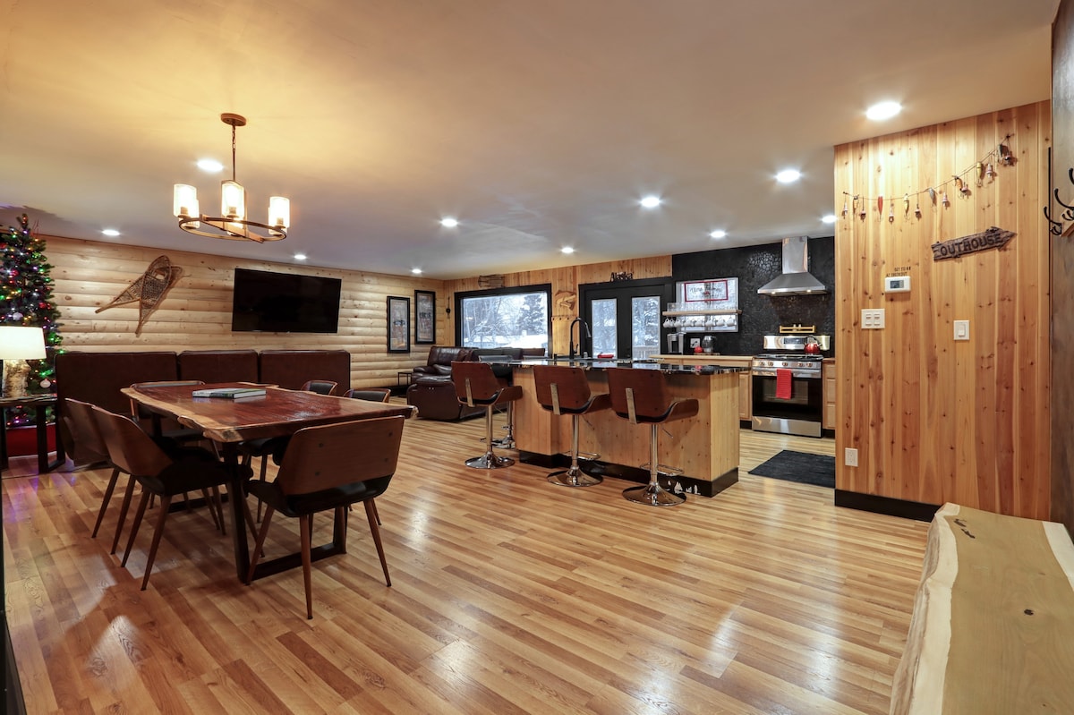 阿拉斯加2300平方英尺现代小木屋酒店像家一样