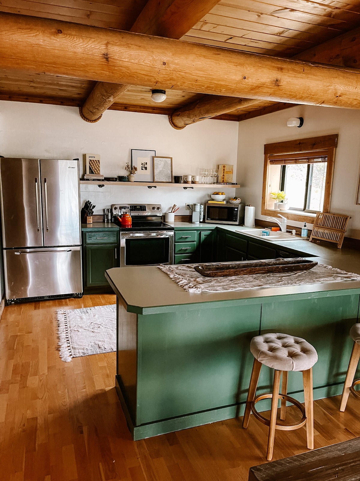 Rustic Log Cabin Overlooking Emigrant Peak