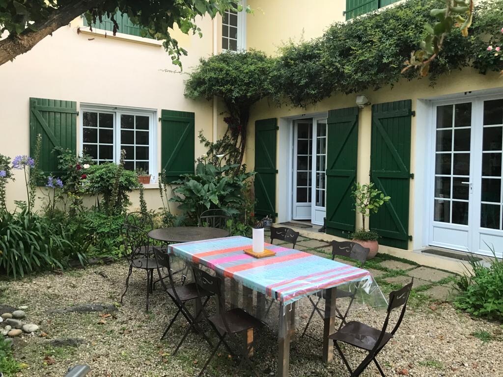 Grande maison familiale et chaleureuse + jardin