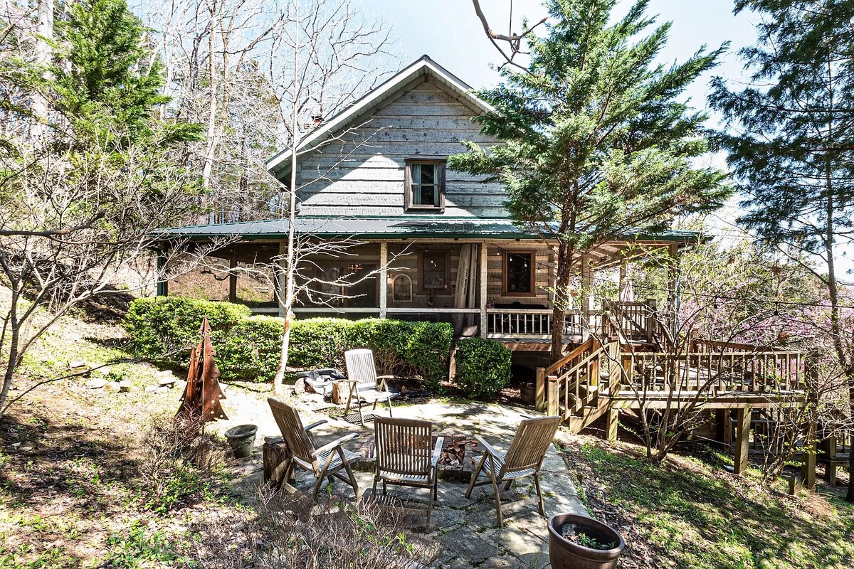 Cabin in The Cove II, Center Hill Lake, TN.