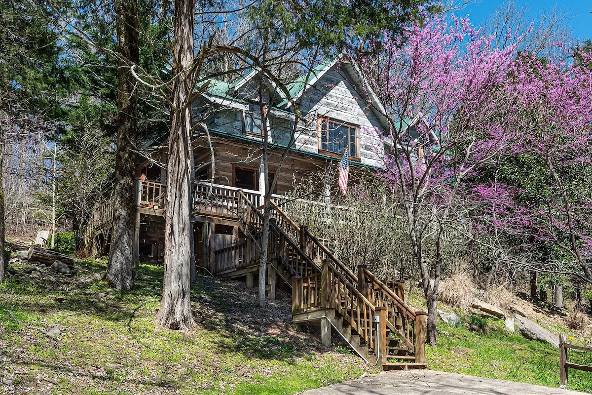 Cabin in The Cove II, Center Hill Lake, TN.