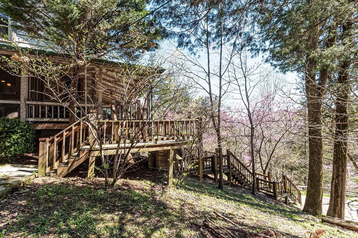 Cabin in The Cove II, Center Hill Lake, TN.