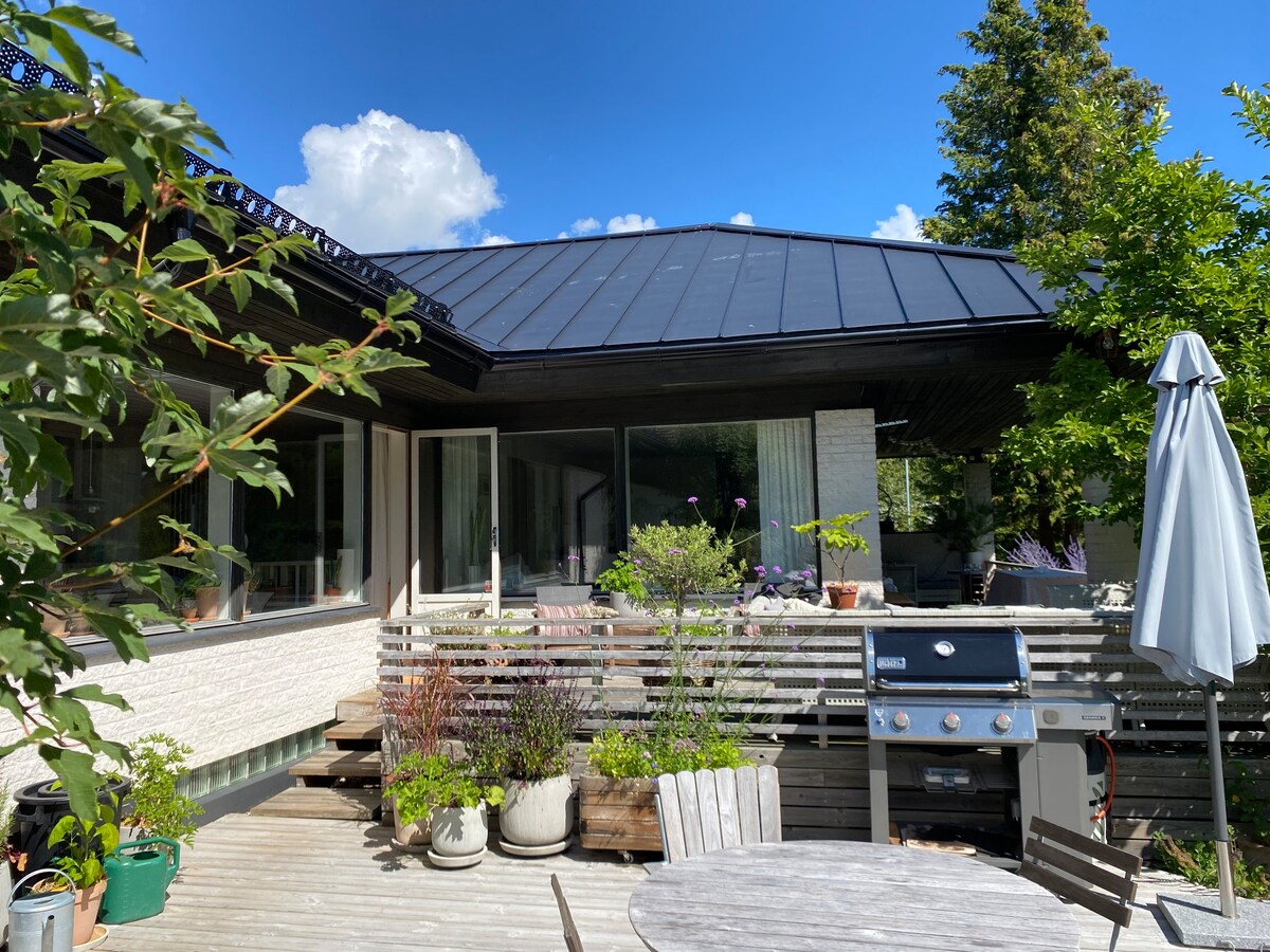 Spacious villa with garden near lake Mälaren