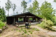 Cozy cottage with proximity to fishing | SE02005