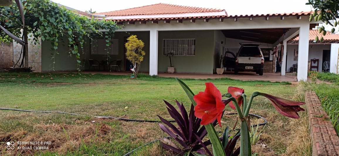 Casa de campo acolhedora na margem do Rio Paraná com estacionamento e muito conforto