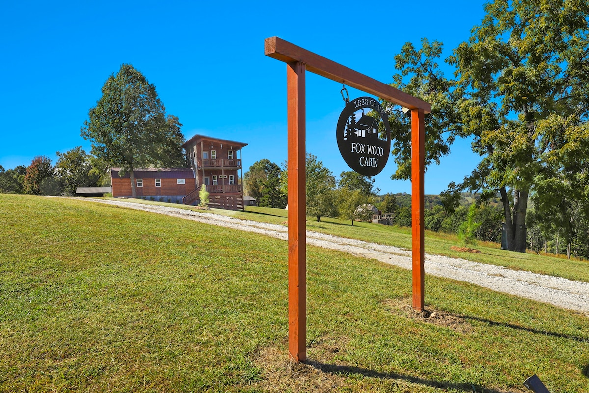 Cabin w/ Hot Tub, family friendly on 40 acres