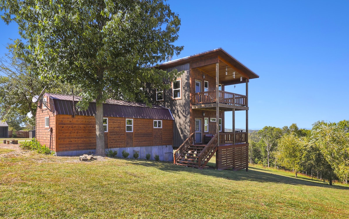 Cabin w/ Hot Tub, family friendly on 40 acres