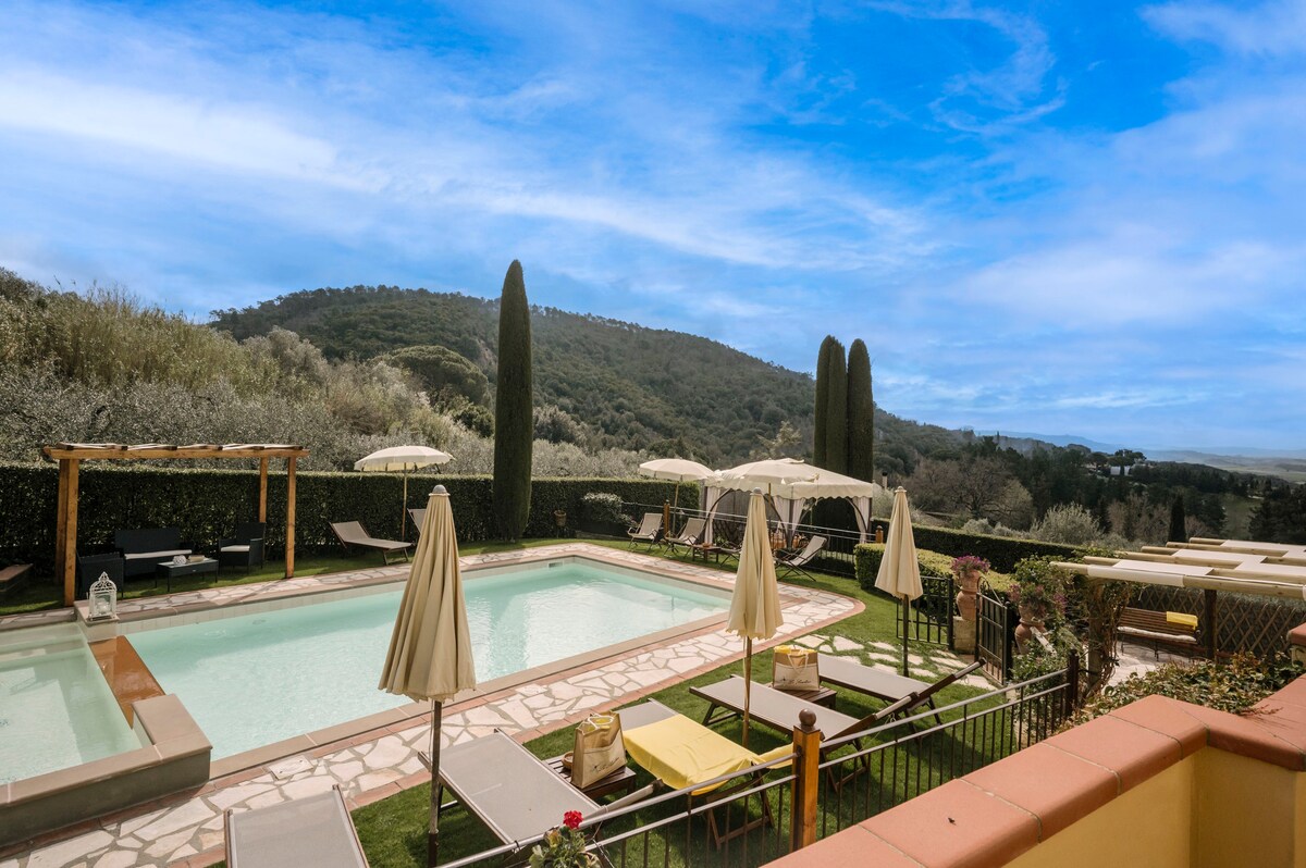 Villa Sassina-With two pools near Pisa and Siena