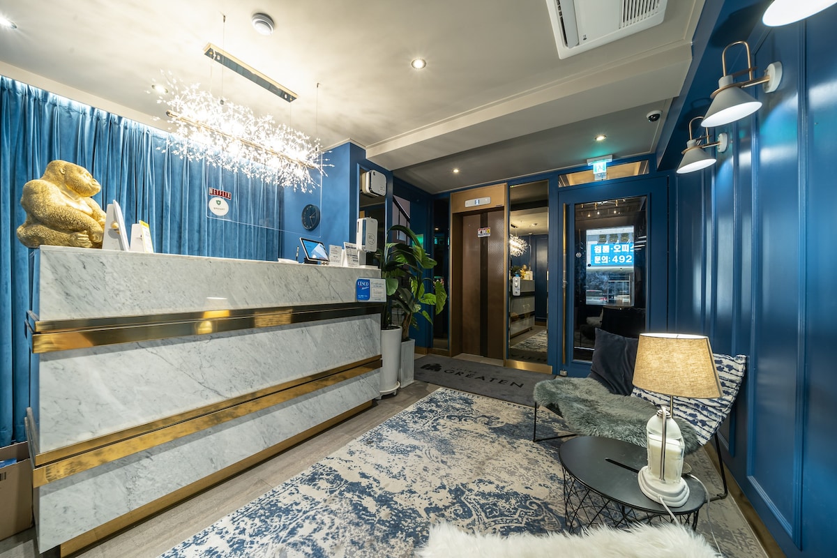 Grayton酒店配备最新装修、漂亮的室内装潢和整洁的设施