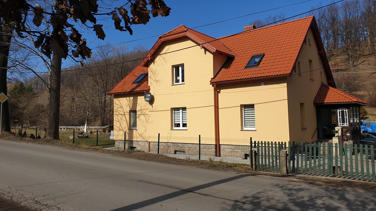 Haus/Garten lädt zum Entspannen und Ausruhen ein