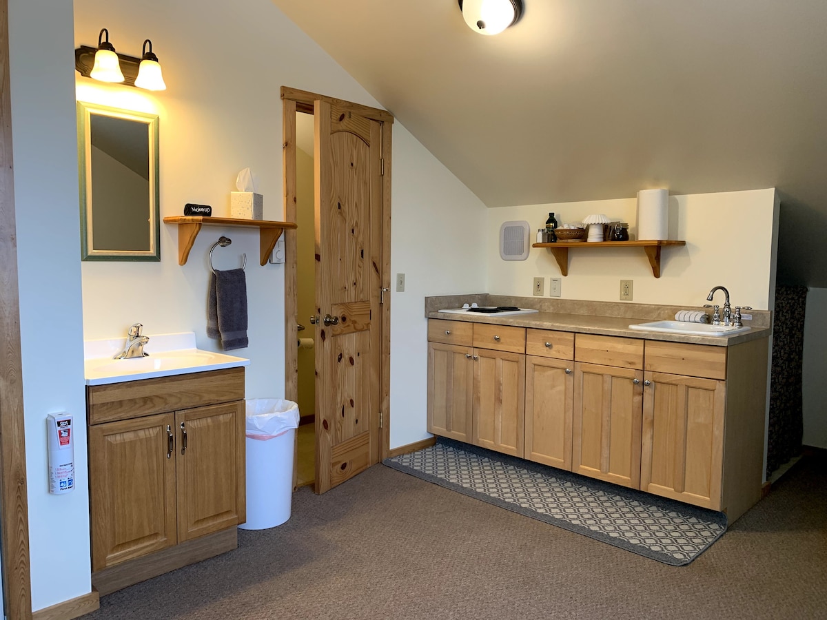 Denali Lynx Den ：带小厨房的舒适单间公寓