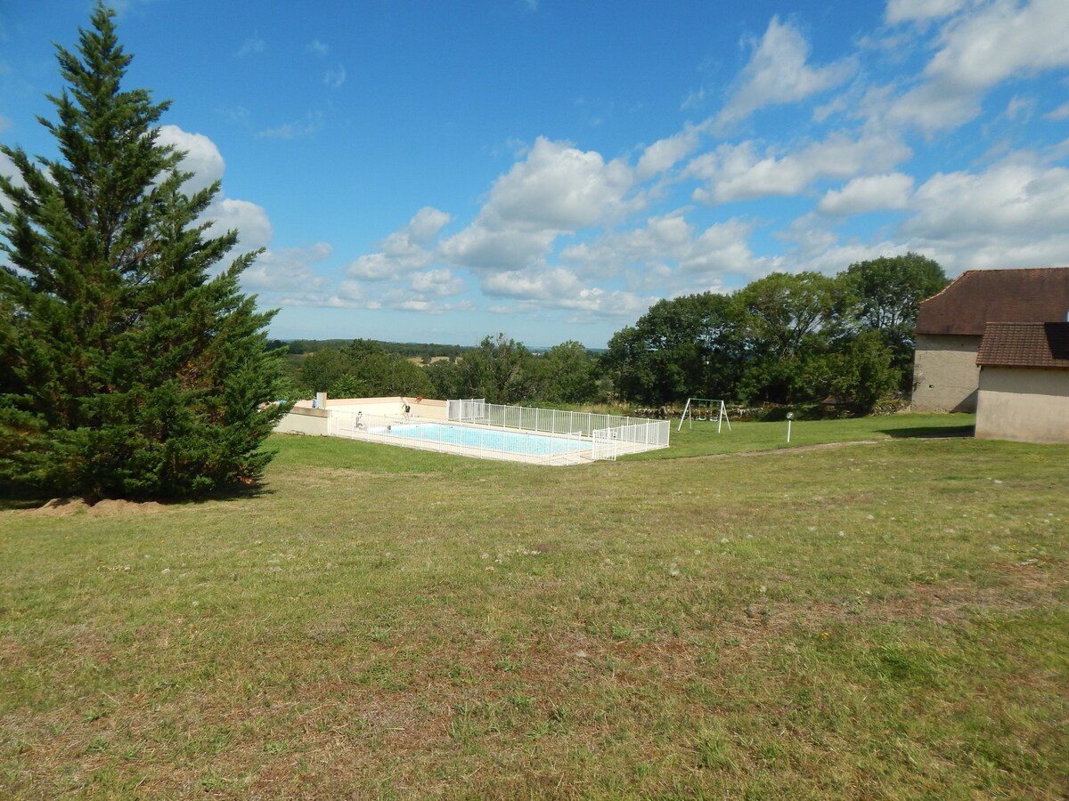 Emplacement de camping calme avec piscine 5