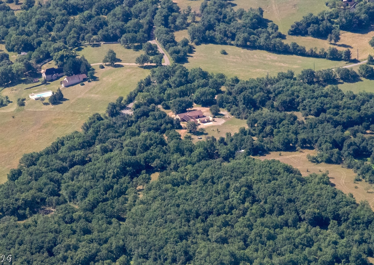 Emplacement de camping calme avec piscine 10