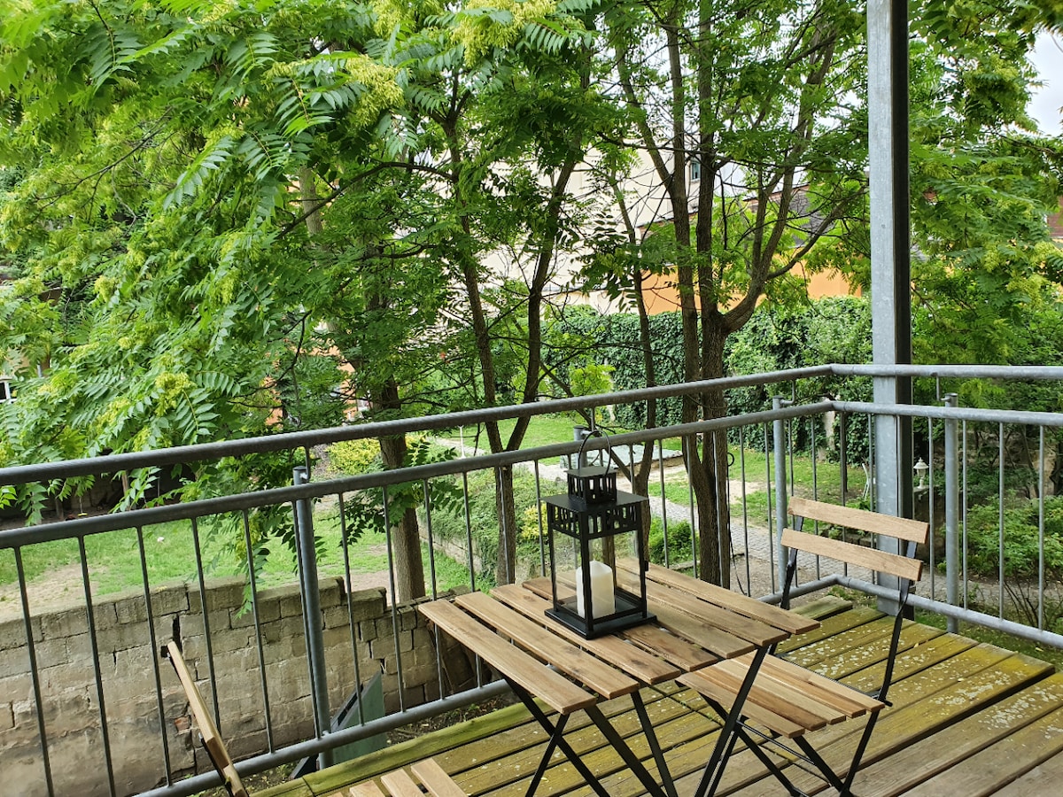 现代单间公寓，带宽敞阳台，位于Neustadt
