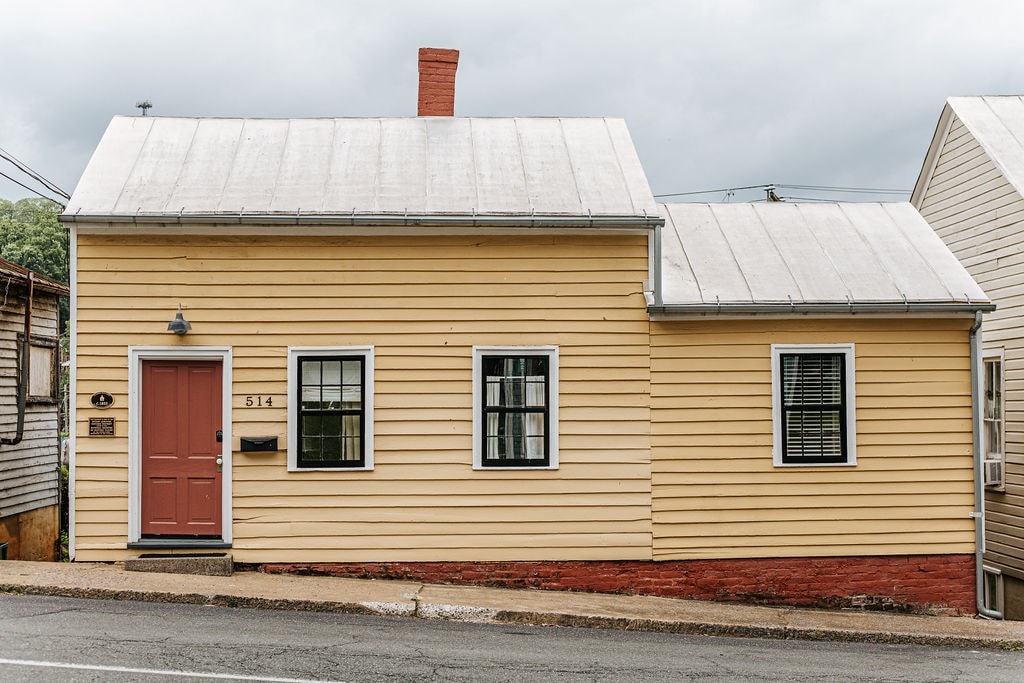 Little Yellow House ：步行前往斯汤顿市中心