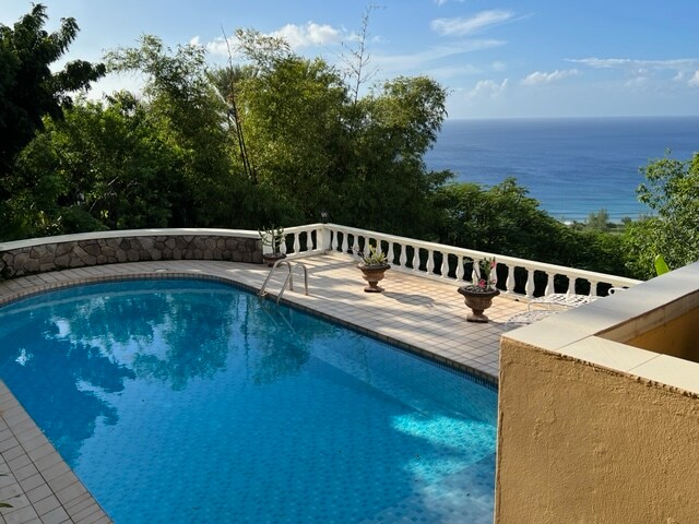 4BR Villa with Breathtaking View and Pool