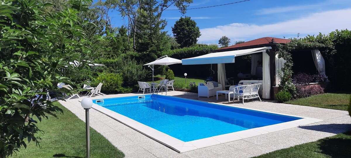 Casa in Alta Langa ，带泳池