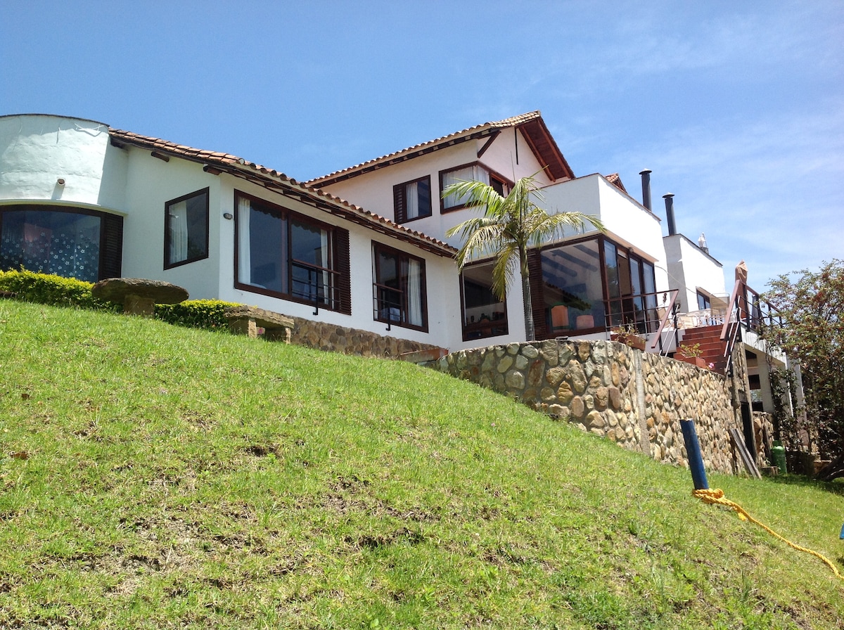 Villa Arcoíris, con vista a la montaña