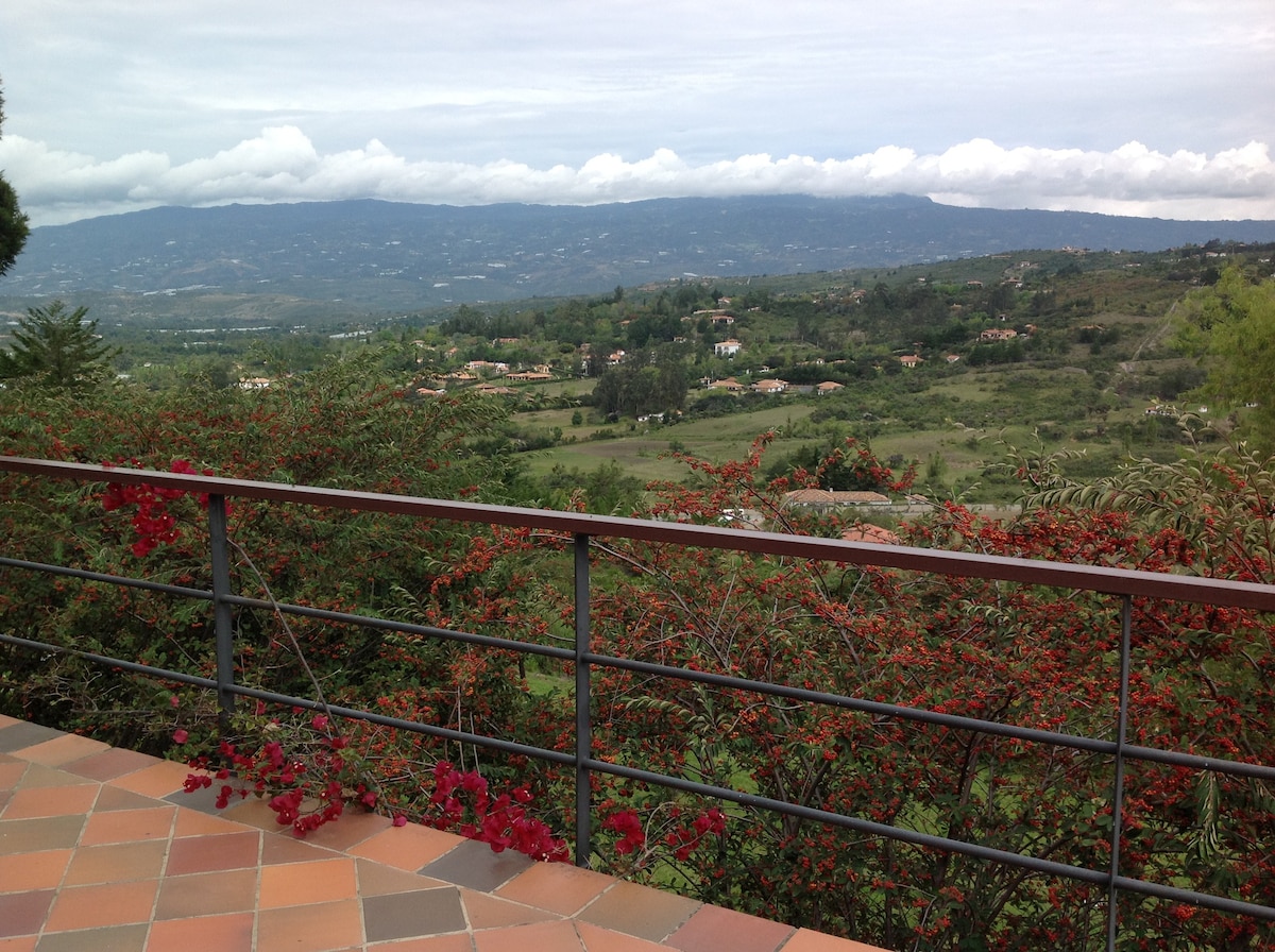 Villa Arcoíris, con vista a la montaña