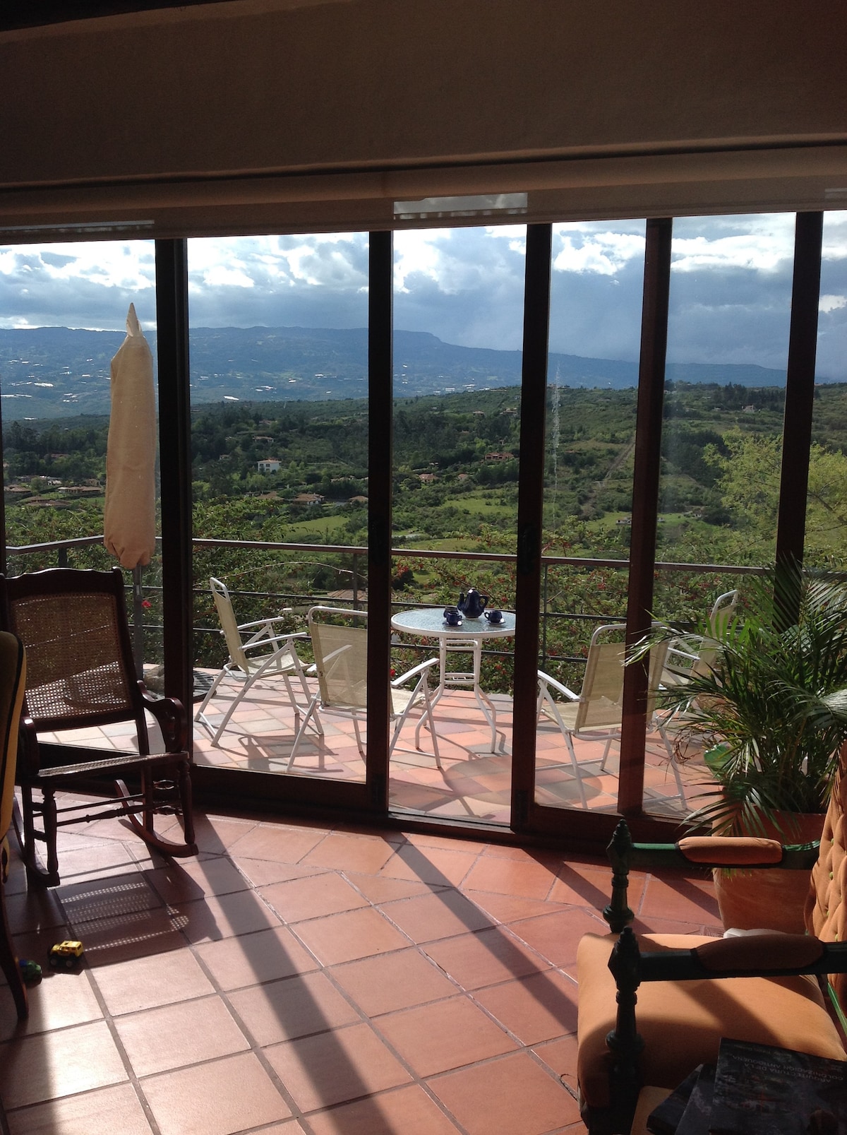 Villa Arcoíris, con vista a la montaña