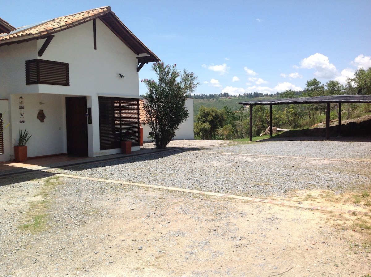 Villa Arcoíris, con vista a la montaña