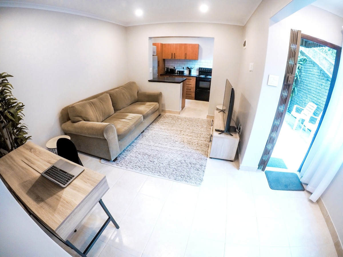 Contemporary Apartment Ideal For Any Professional