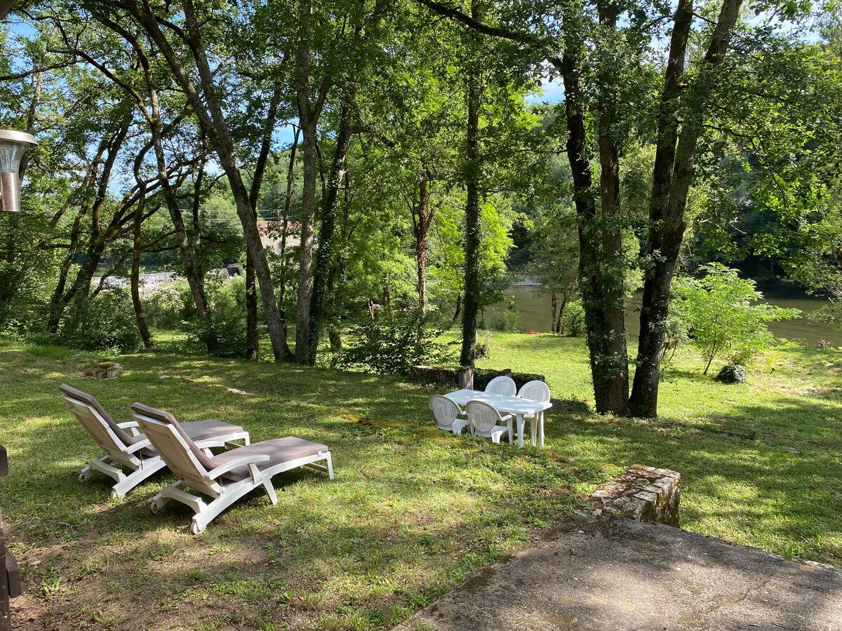 Charmante maison en bordure de rivière