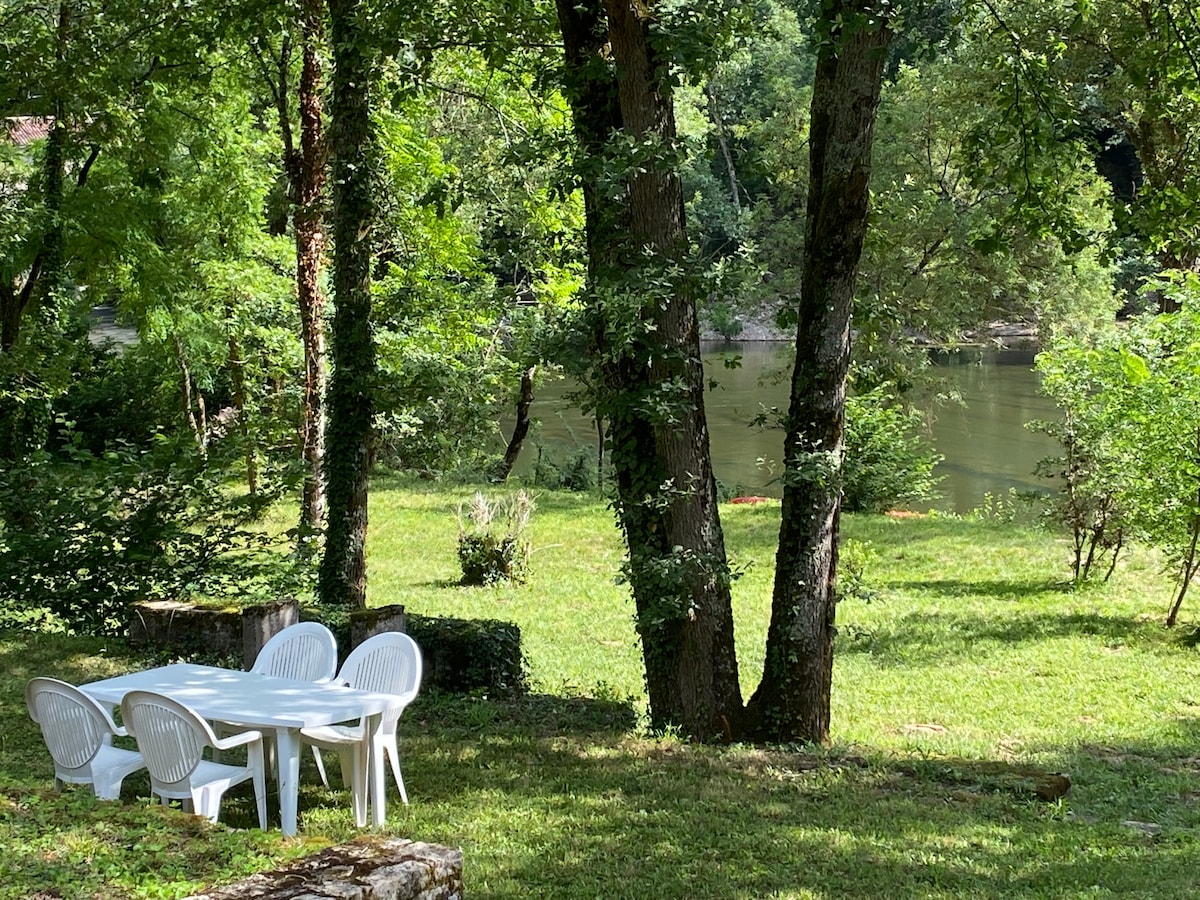 Charmante maison en bordure de rivière