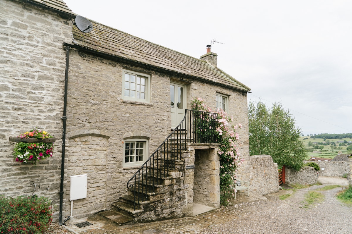 Luxury Garden cottage, private Lane & 3 local pubs