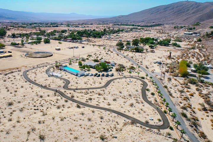 Desert Hot Springs的民宿