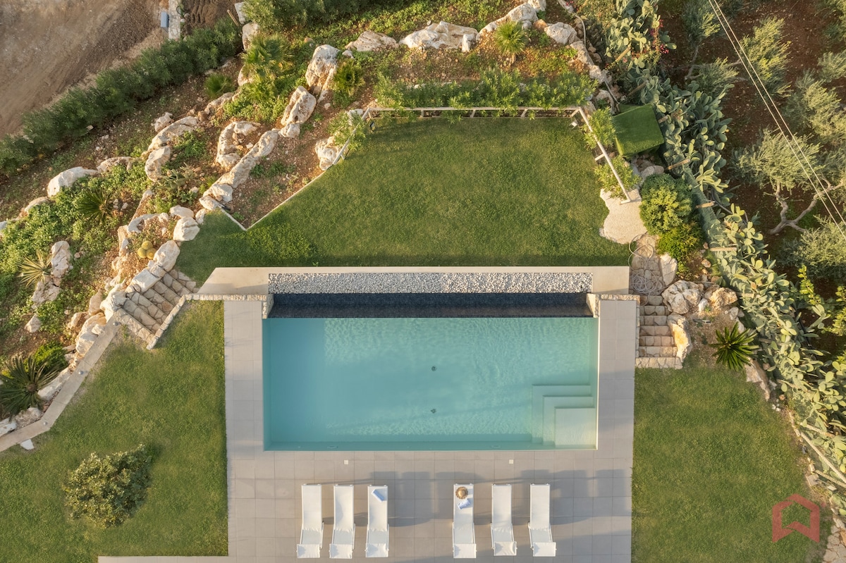 Villa vista mare con piscina a sfioro a Scopello