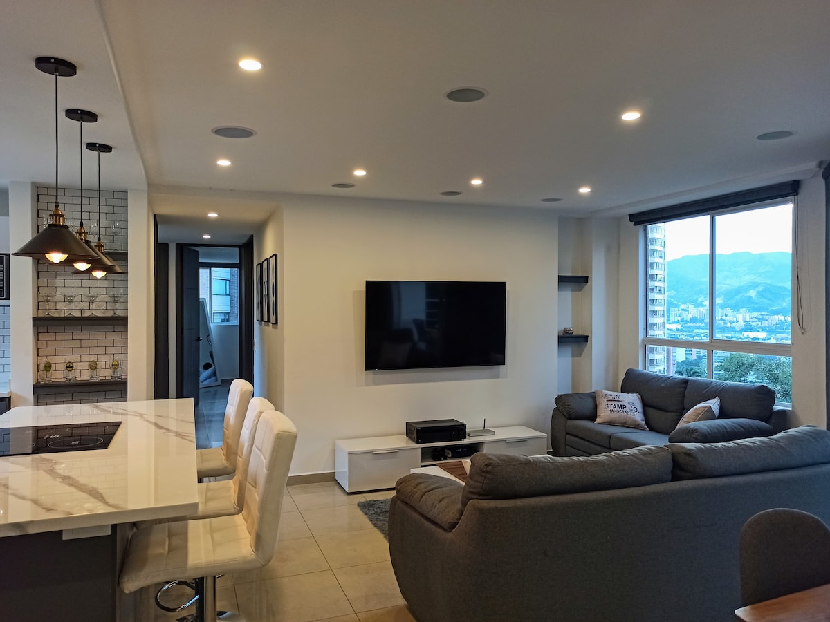 Remodeled 2Bed/2Bath/Office Apt on the 6th FL
